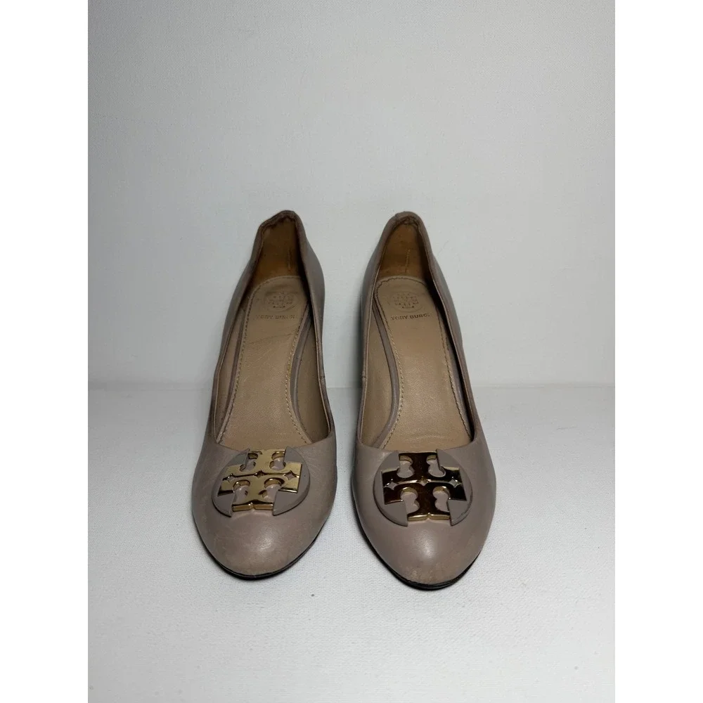 Tory Burch Luna Wedge Pumps French Grey/ Tan Leather Logo Medallion Heels Sz 6